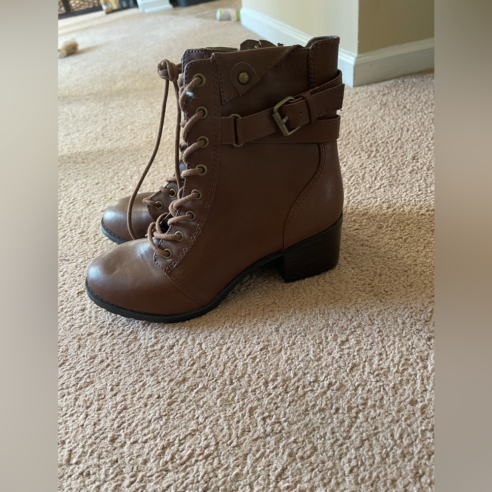 Women’s heeled boots